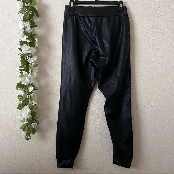 Commando Commando - Picture 5 of 12